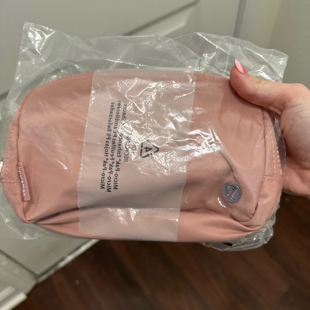 New pink LuluLemon Belt Bag 1L